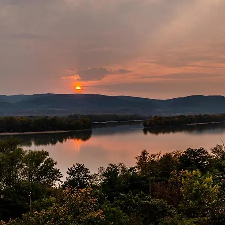 Akvarell Apartmanhaz Apartament Zebegény