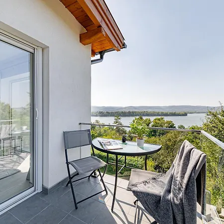 Akvarell Apartmanhaz * Zebegény
