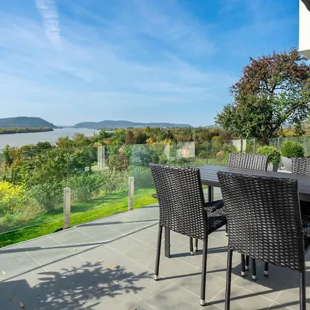 Akvarell Apartmanhaz Zebegény