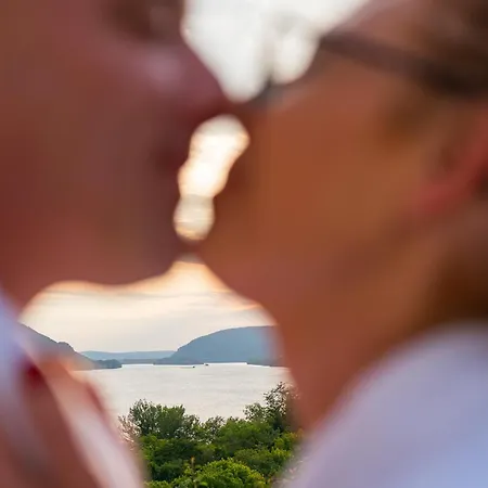 Akvarell Apartmanhaz * Zebegény