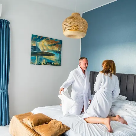 Akvarell Apartmanhaz *