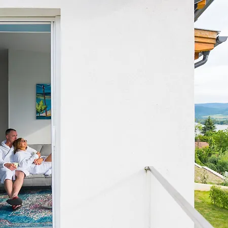 Akvarell Apartmanhaz *