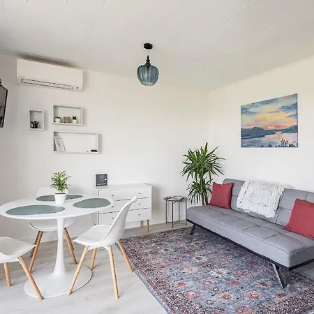 Akvarell Apartmanhaz Apartament Zebegény