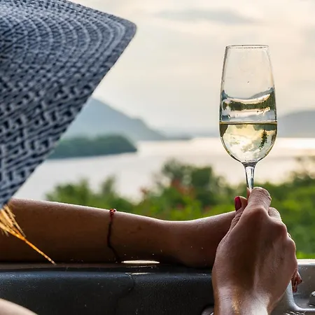 Akvarell Apartmanhaz *