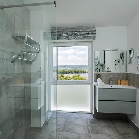 Akvarell Apartmanhaz * Zebegény