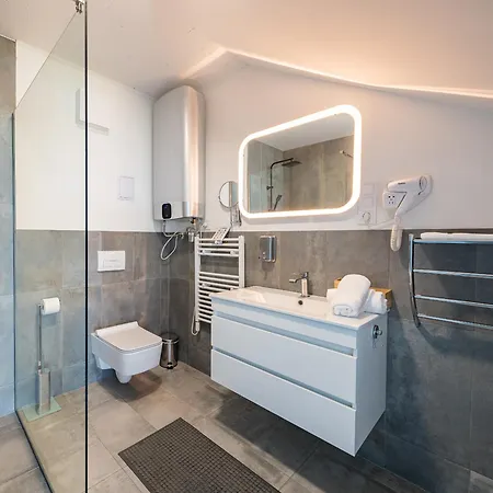Akvarell Apartmanhaz