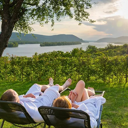 Akvarell Apartmanhaz Apartament Zebegény