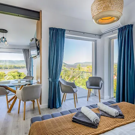 Akvarell Apartmanhaz Apartment *