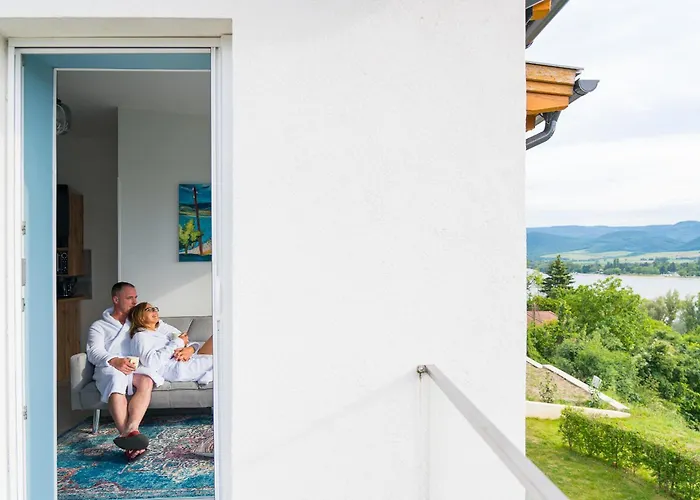 Akvarell Apartmanhaz *
